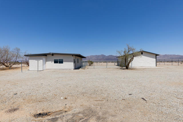 84417 Amboy Road, 29 Palms CA: https://media.crmls.org/mediaz/34eebe26-f9a1-4099-9621-f3507b0ed564.jpg