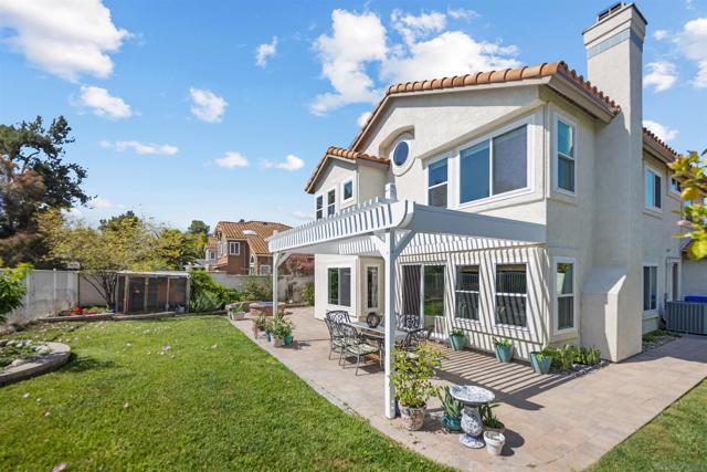 1205 Masterpiece Dr, Oceanside CA: https://media.crmls.org/mediaz/34ef5650-0a31-4453-abe1-7165fba59ccc.jpg