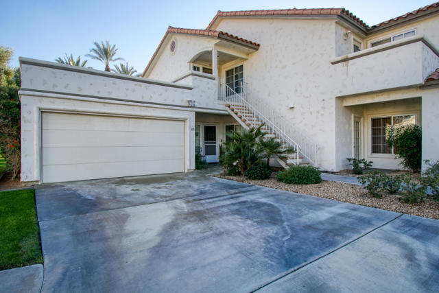 115 Desert Falls Dr. East E Drive, Palm Desert CA: https://media.crmls.org/mediaz/34ef78b1-4e4e-4f74-bce1-f1696dd3c245.jpg