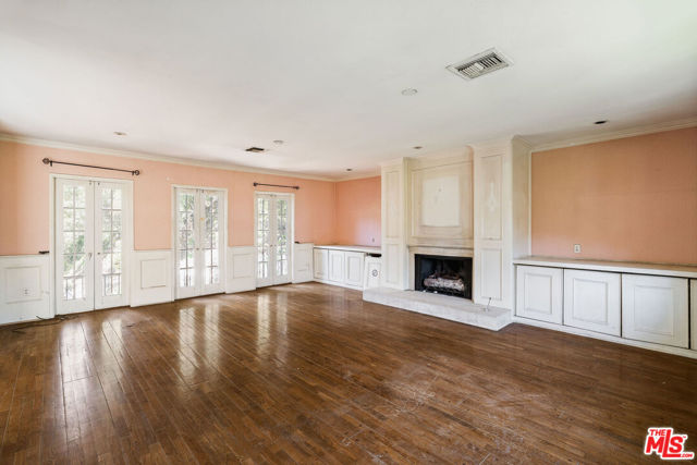 7319 Woodrow Wilson Drive, Los Angeles CA: https://media.crmls.org/mediaz/34ef7c57-8289-448e-bef3-00e76d9a779f.jpg