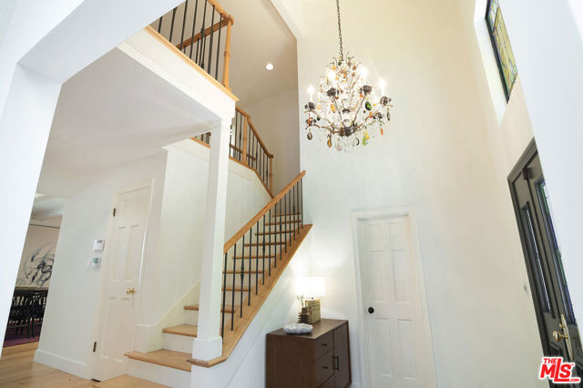 745 25th Street, Santa Monica CA: https://media.crmls.org/mediaz/34efe13f-a459-4a26-908b-84af575c010b.jpg