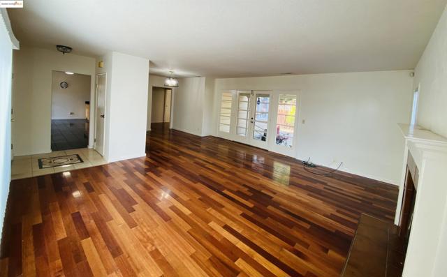 3540 Deer Hill Rd, Lafayette CA: https://media.crmls.org/mediaz/34efeb81-c05d-446a-92af-40bbcdf70a7b.jpg