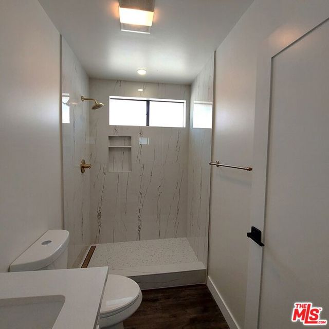3831 W 60th Street, Los Angeles CA: https://media.crmls.org/mediaz/34f096a6-2021-4c3a-9e9a-e4e6517dfb43.jpg