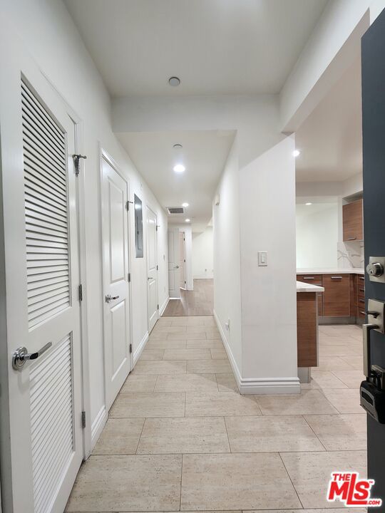 147 S Doheny Drive