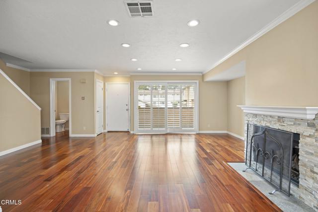 691 County Square Drive, Ventura CA: https://media.crmls.org/mediaz/34f112cb-bacc-45e3-b5f6-4c7bb0acb920.jpg