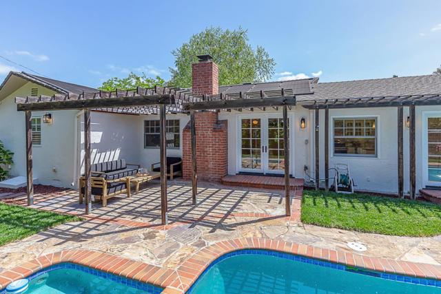 1532 Meadow Lane, Mountain View CA: https://media.crmls.org/mediaz/34f12376-da85-4aab-9f12-01bed7c0b0b1.jpg