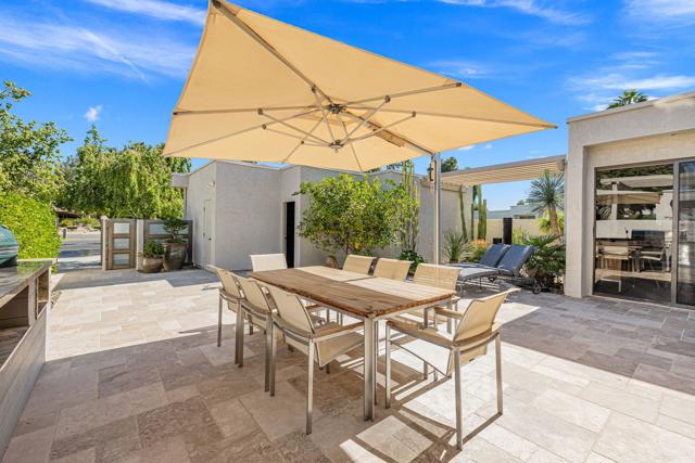 730 Inverness Drive, Rancho Mirage CA: https://media.crmls.org/mediaz/34f16378-b519-4ac5-8e4b-f3eed581cfdf.jpg