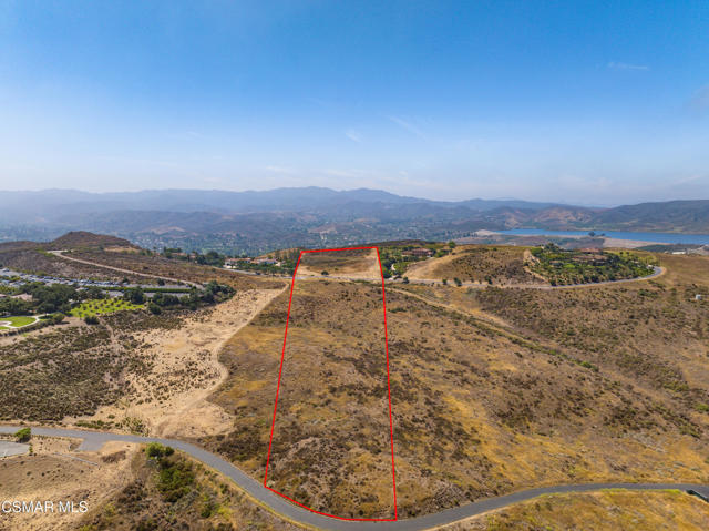 70 Presidential Drive, Simi Valley CA: https://media.crmls.org/mediaz/34f1e396-487d-40b0-ad8b-e3daee843b27.jpg