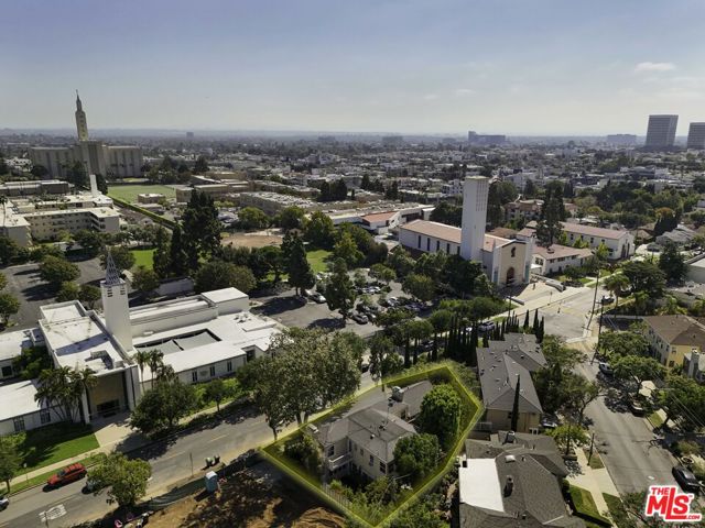 10745 Ohio Avenue, Los Angeles CA: https://media.crmls.org/mediaz/34f23c48-d30e-41df-9fa0-e60dc9d45369.jpg