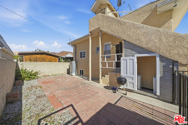 1147 S Westlake Avenue, Los Angeles CA: https://media.crmls.org/mediaz/34f23e84-9acf-4271-9ccd-1e28d58f9f31.jpg