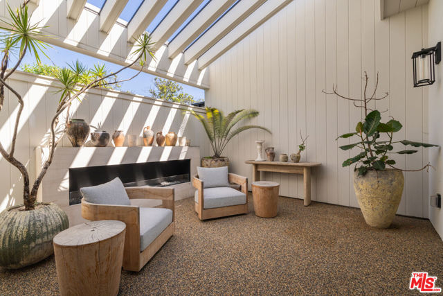 455 N Bundy Drive, Los Angeles CA: https://media.crmls.org/mediaz/34f3358a-ba00-473f-a0a4-7ca27fd4c419.jpg