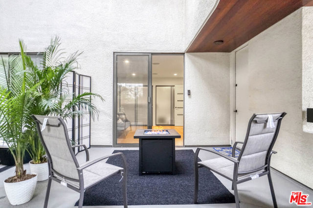 6209 Pacific Avenue, Playa del Rey CA: https://media.crmls.org/mediaz/34f34970-da0f-41e9-8c6d-74fa144413d8.jpg