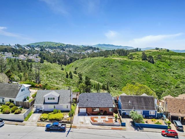 720 Lockhaven Drive, Pacifica CA: https://media.crmls.org/mediaz/34f361f7-8e03-4bea-9f0b-9adf279e83cf.jpg