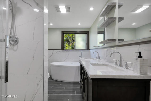 170 Spanish Moss Place, Camarillo CA: https://media.crmls.org/mediaz/34f3d29b-12bf-46cc-a2ef-9a1148512dab.jpg