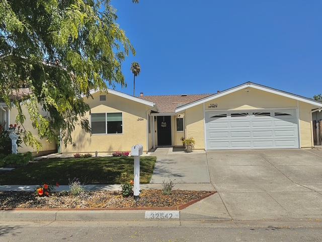 32542 Lake Tana Street, Fremont CA: https://media.crmls.org/mediaz/34f3fa01-cee2-486c-b8f3-952b2c28a1ff.jpg