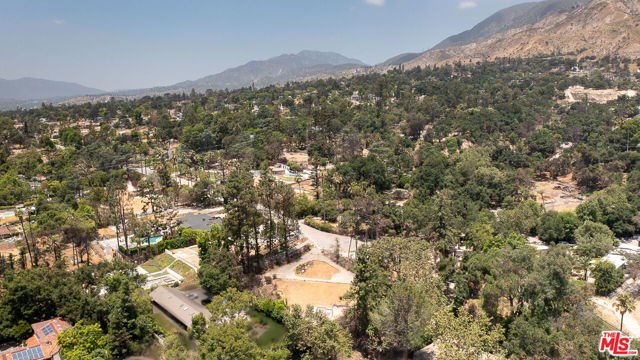 1414 E Palm Street, Altadena CA: https://media.crmls.org/mediaz/34f40522-575a-4ab1-9c40-fbfe3ad8b4ff.jpg
