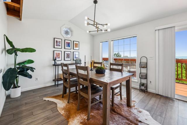 3014 BROADMOOR VIEW, Oakland CA: https://media.crmls.org/mediaz/34f41384-f199-4079-836c-1c3a81371899.jpg