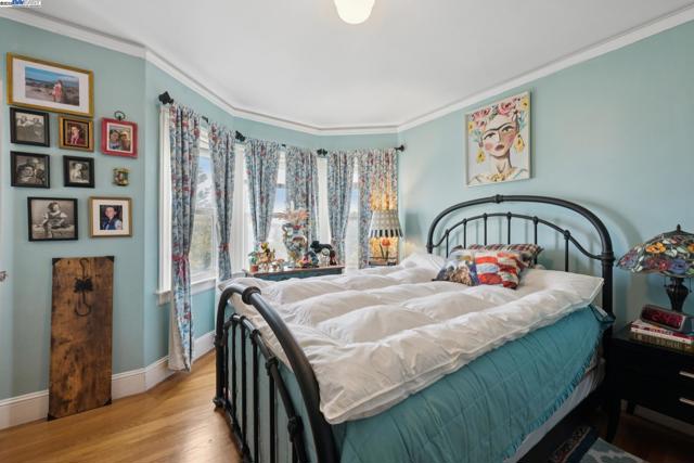658 30Th Ave, San Francisco CA: https://media.crmls.org/mediaz/34f4187b-55c1-421b-ae4b-bad06825e8fa.jpg