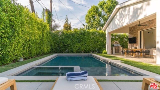 5107 Gaynor Avenue, Encino CA: https://media.crmls.org/mediaz/34f42eff-b135-4118-a126-cd33d8c0d9dd.jpg