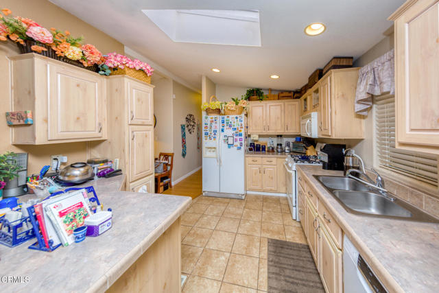94 Camino Algarve, Camarillo CA: https://media.crmls.org/mediaz/34f4380e-ee49-495d-8922-413724f22135.jpg