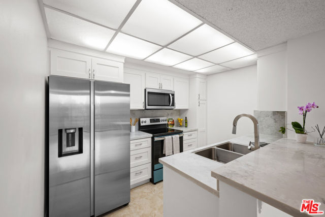 10535 Wilshire Boulevard, Los Angeles CA: https://media.crmls.org/mediaz/34f4971e-2cd8-406e-81af-ae7f257a44e5.jpg