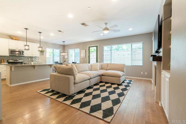 Detail Gallery Image 4 of 39 For 1132 Cherry Tree Lane, Vista,  CA 92084 - 4 Beds | 2/1 Baths