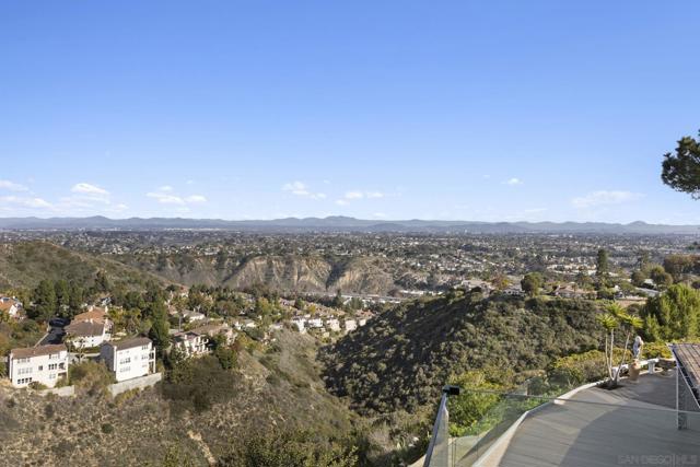 2448 Sagebrush Ct, La Jolla CA: https://media.crmls.org/mediaz/34f5120a-6795-4465-b7d9-2f9927d7c8ca.jpg