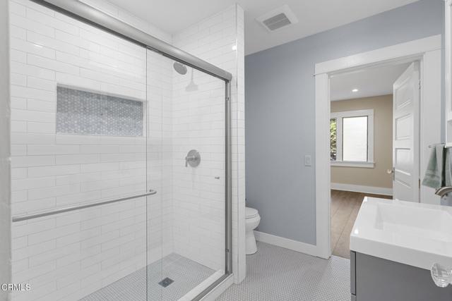 851 N Rampart Boulevard, Los Angeles CA: https://media.crmls.org/mediaz/34f58571-1c51-4f2c-935f-25a5a504d26e.jpg