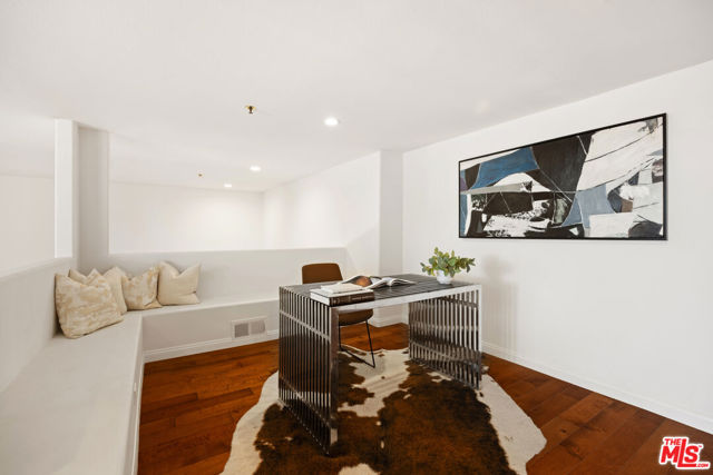 12011 Goshen Avenue, Los Angeles CA: https://media.crmls.org/mediaz/34f5b065-2524-4036-8588-834095188e95.jpg