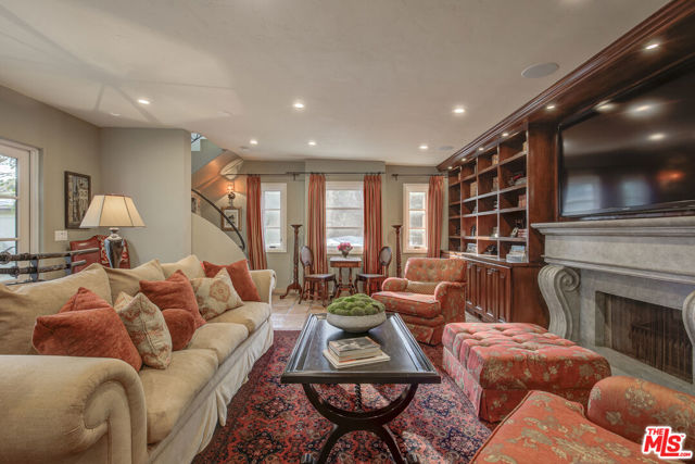 2880 NICHOLS CANYON Road, Los Angeles CA: https://media.crmls.org/mediaz/34f62121-f613-44aa-a22f-982fc9427371.jpg