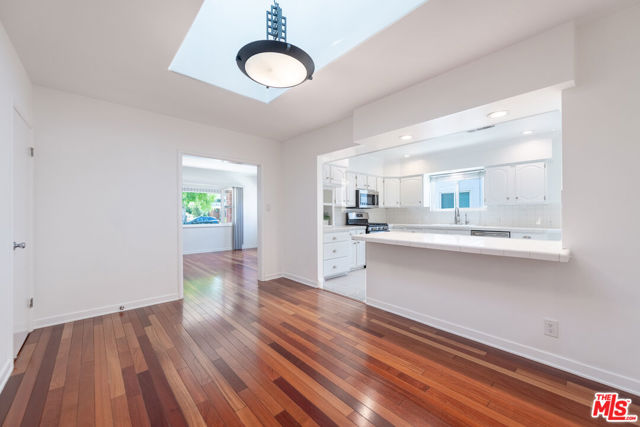 325 West Elm Avenue photo 8