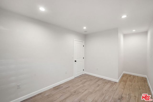 2231 1/2 Laverna Avenue, Los Angeles CA: https://media.crmls.org/mediaz/34f68413-b586-4b44-8bfb-34a394f4bd63.jpg
