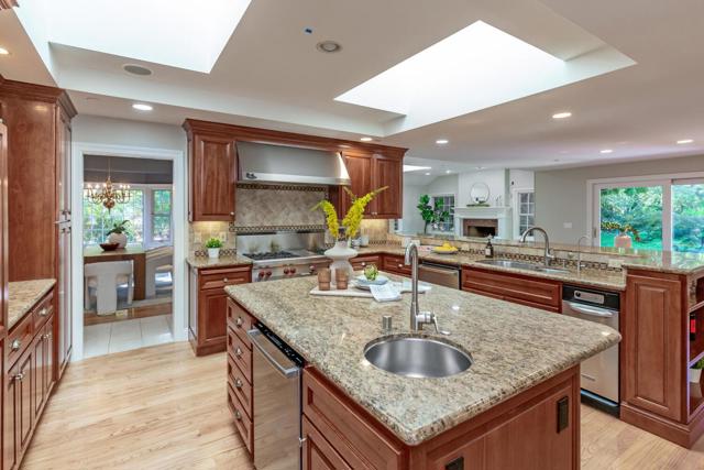 Image 7 of 65 For 14725 Live Oak Lane