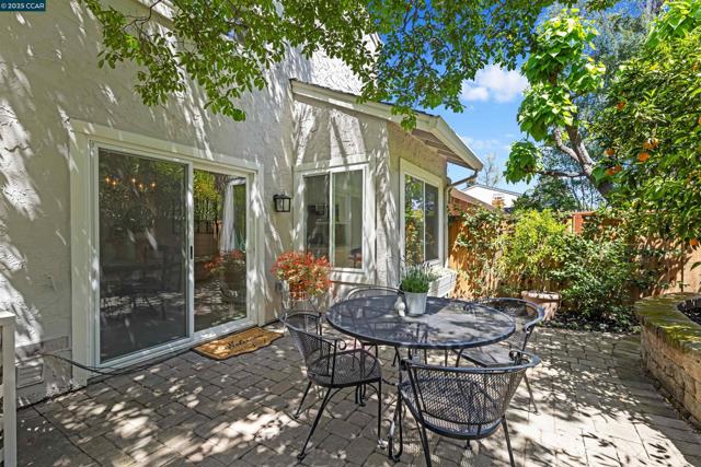 1513 Siskiyou Dr, Walnut Creek CA: https://media.crmls.org/mediaz/34f753a3-e6fc-4e8d-b582-86c482a18fc2.jpg