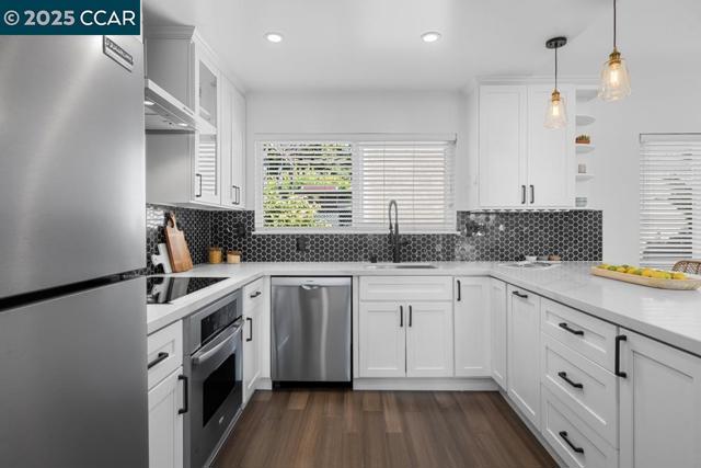 855 Portola Ave, Alameda CA: https://media.crmls.org/mediaz/34f78dbf-2f37-45d7-929e-06d0a196fc70.jpg