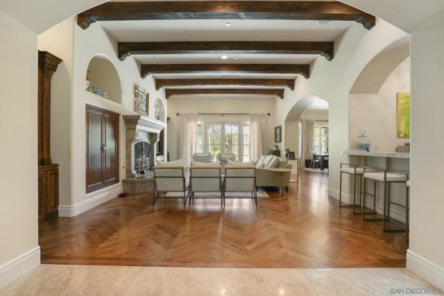16356 Rambla De Las Flores, Rancho Santa Fe CA: https://media.crmls.org/mediaz/34f7c118-d8e8-40bb-b9f5-d3972567b058.jpg