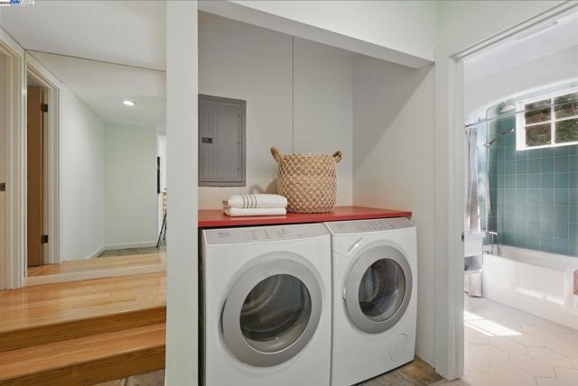 7380 Claremont Ave, Berkeley CA: https://media.crmls.org/mediaz/34f7ebd6-7f55-4972-9f64-de77f899dfd5.jpg