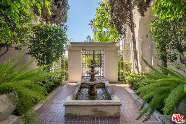 8455 Fountain Avenue, West Hollywood CA: https://media.crmls.org/mediaz/34f83501-f207-4d53-a041-ce6c88e8ad0f.jpg