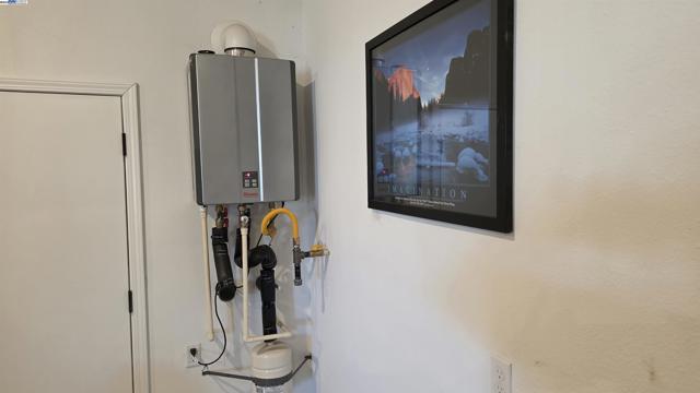 4709 Iron Bird Dr, Folsom CA: https://media.crmls.org/mediaz/34f8724d-9091-49b8-b9ad-19ff5ada0147.jpg