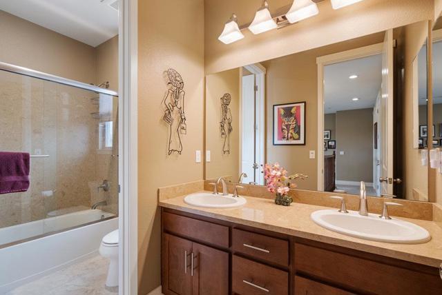 1515 Sunflower Drive, Hollister CA: https://media.crmls.org/mediaz/34f9be03-8701-4300-9228-cda28403bd3a.jpg