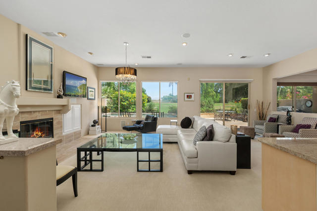 99 Kavenish Drive, Rancho Mirage CA: https://media.crmls.org/mediaz/34fa30a8-ac25-4309-9913-a504d02e2b19.jpg