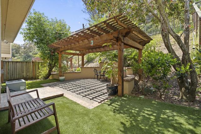 978 Martin Trail, Daly City CA: https://media.crmls.org/mediaz/34fa8ce5-5d56-4e15-8895-99bb6e01cc61.jpg
