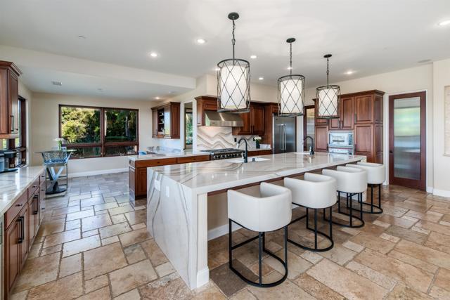 Detail Gallery Image 12 of 72 For 18102 via Ascenso, Rancho Santa Fe,  CA 92067 - 6 Beds | 6/1 Baths