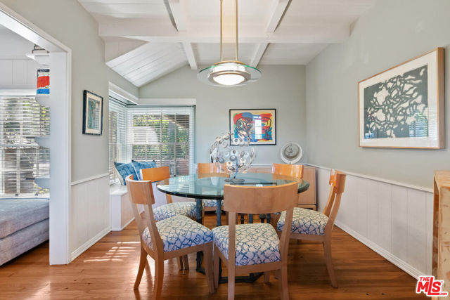 15213 Del Gado Drive, Sherman Oaks CA: https://media.crmls.org/mediaz/34fb109c-5a49-4c05-83c7-c8652cebe856.jpg