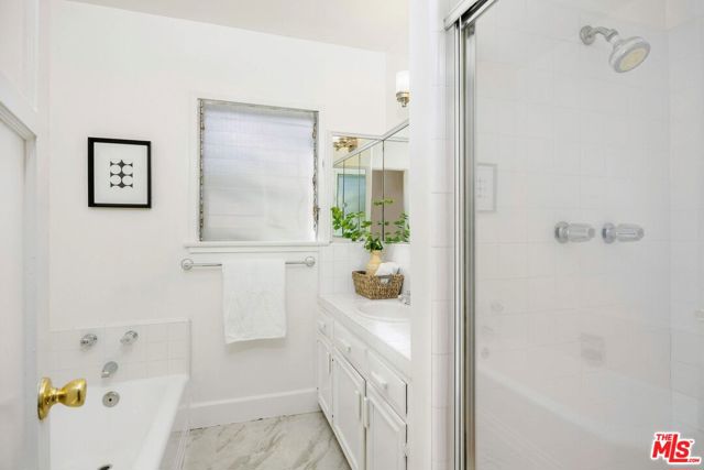 4311 Greenbush Avenue, Sherman Oaks CA: https://media.crmls.org/mediaz/34fb82fd-18cc-42a3-8153-0b7d61ae7c96.jpg