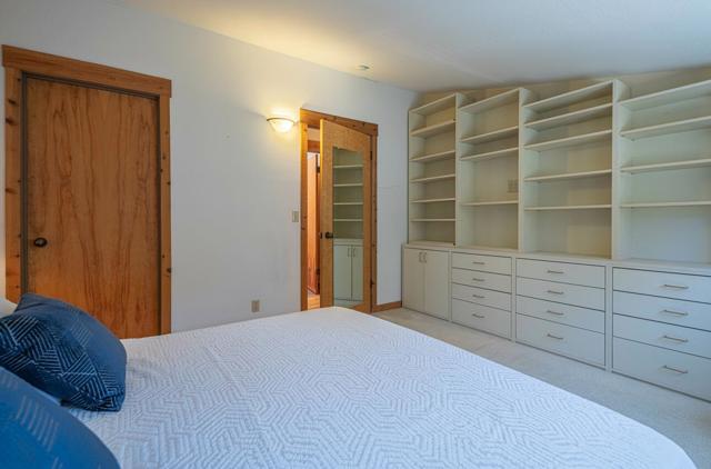 20 Woodside Place, Carmel Valley CA: https://media.crmls.org/mediaz/34fb8789-1518-497e-b65e-8684806773e9.jpg