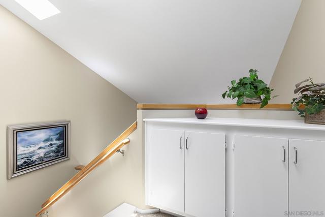 6317 CAMINITO DEL PASTEL, San Diego CA: https://media.crmls.org/mediaz/34fb9b97-3ef3-4881-ab24-48789e032323.jpg