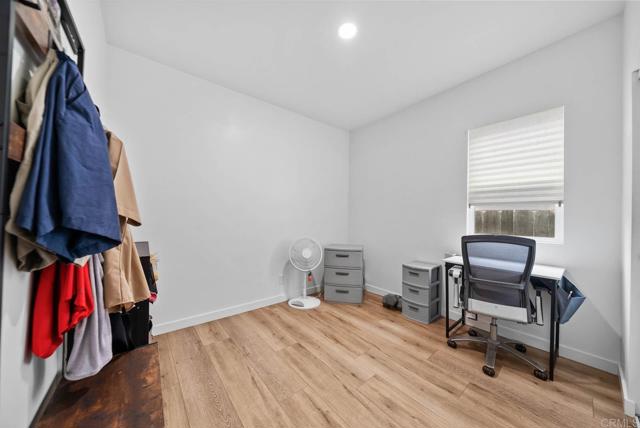 42 48 E 5Th Street, National City CA: https://media.crmls.org/mediaz/34fc463d-6248-46bd-8c9e-81b9bccd2f91.jpg