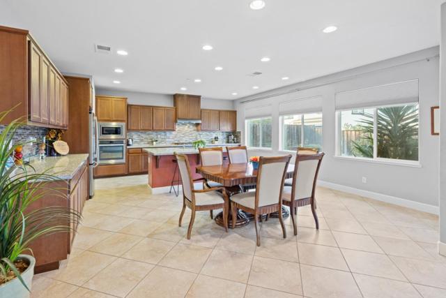 1145 Oak Brook Way, Gilroy CA: https://media.crmls.org/mediaz/34fd6dde-6b1f-461f-ad56-9a54be6922af.jpg