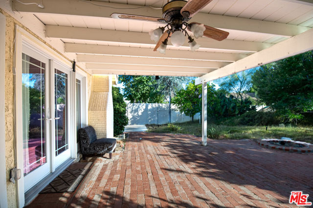 27003 Rio Prado Drive, Valencia CA: https://media.crmls.org/mediaz/34fd939c-87a4-4bd5-a546-9aa8489c201c.jpg